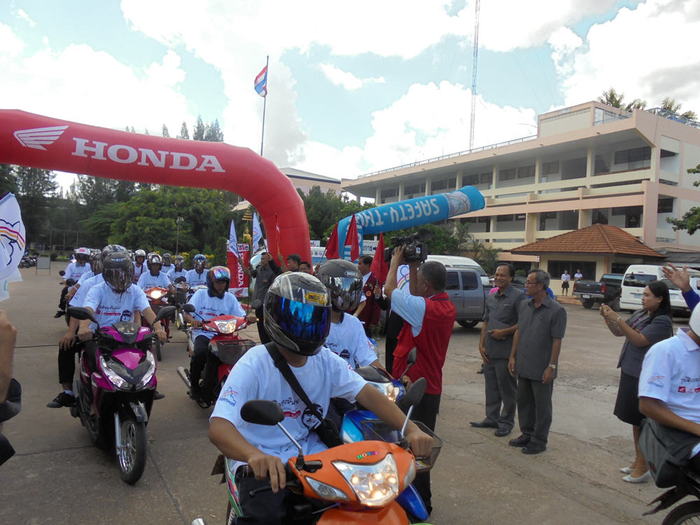 ปล่อยคาราวาน รณรงค์สวมหมวกนิรภัย 1